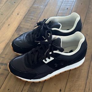Under Armour Black and White Athletic Shoes size 7 new